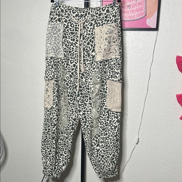 POL Leopard Print Wide Leg Pants with Cream Accents Size L - Picture 5 of 7